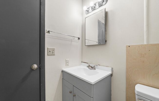 2 beds, 1 bath, $850, Unit 102