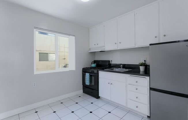 Studio, 1 bath, 444 sqft, $1,495, Unit 04