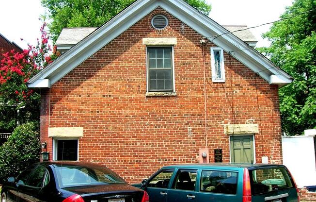 2 BR / 1 BA Beautiful Historic Carriage House on Monument Ave! July 10th Move In!