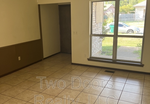 944 SW 98 ST