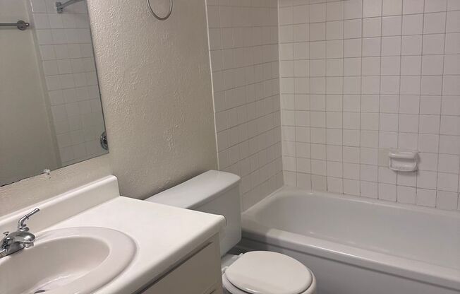 2 beds, 2 baths, 935 sqft, $1,160, Unit 21Q-2D