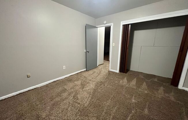 2 beds, 1 bath, $845, Unit 1