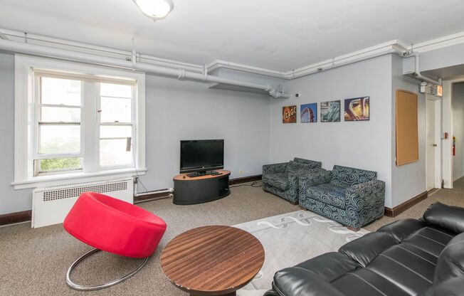 Studio, 1 bath, 250 sqft, $600, Unit 282