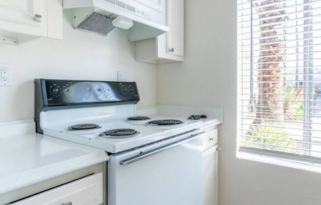 2 beds, 2 baths, 925 sqft, $2,095, Unit 15