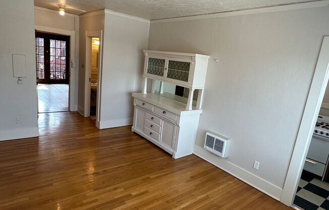 Studio, 1 bath, 330 sqft, $975, Unit 45