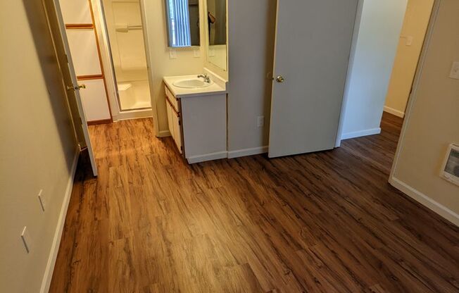 2 beds, 2 baths, 800 sqft, $1,495, Unit 4004