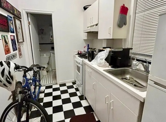 247 E 62 ST