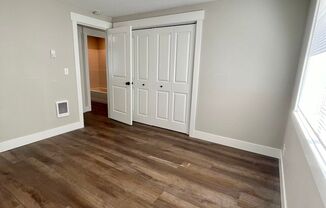 2 beds, 1 bath, $1,295