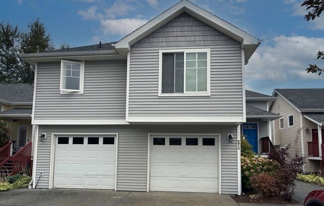 Desirable 2 bedroom , 1 bath in Beacon Hill - Downstairs Duplex