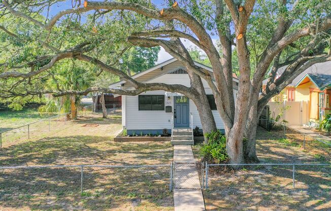 Available Now! Great Magnolia Heights Bungalow House for Rent in North St Pete !