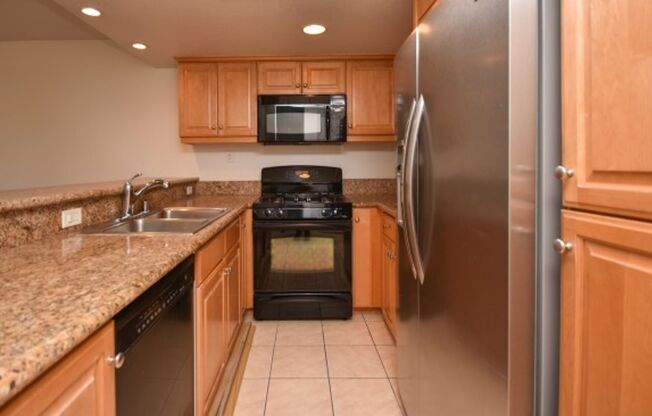 Beautiful condo blocks from the beach!