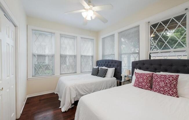 438 W. Mistletoe Ave