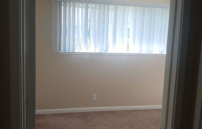 2 beds, 1 bath, $1,975, Unit # 1