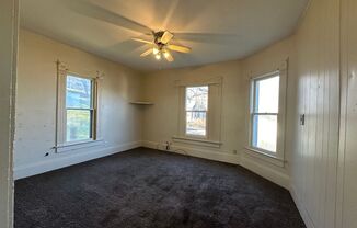 3 beds, 1 bath, $950