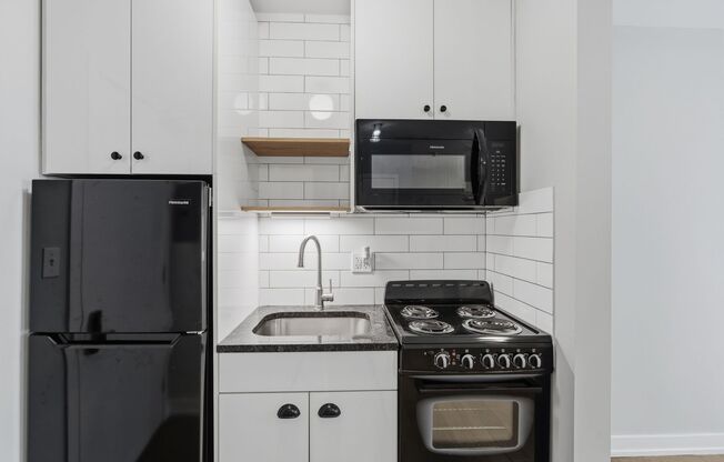 Studio, 1 bath, 238 sqft, $1,475, Unit 403