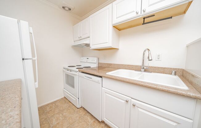 2 beds, 1 bath, $2,195, Unit 4