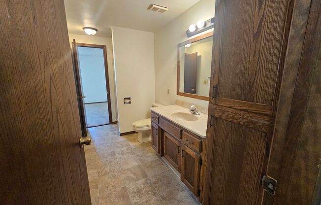 2 beds, 2 baths, 1,034 sqft, $1,299, Unit 1401 018