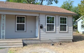 Renovated 1 bedroom 1 bath duplex!! Don't miss out on this stunner!