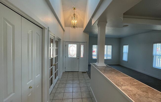 Lovely 3 Bed 2 Bath House in River Road Area