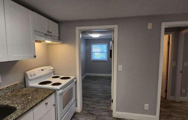 2 beds, 1 bath, 700 sqft, $1,250, Unit Unit 35