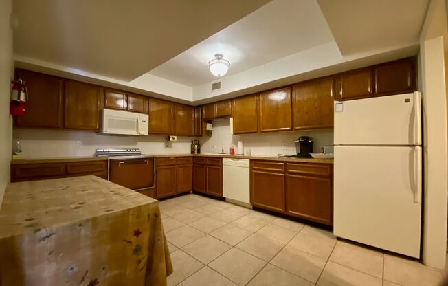 2 beds, 2 baths, $1,690, Unit UNIT 7