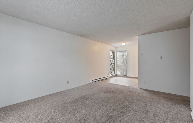 2 beds, 1 bath, 859 sqft, $1,200, Unit 4