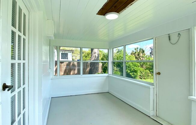 3 Bedroom Lakefront Home in Apopka!