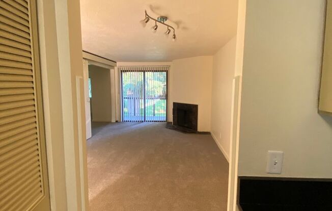 1 bed, 1 bath, 700 sqft, $1,548, Unit 0095