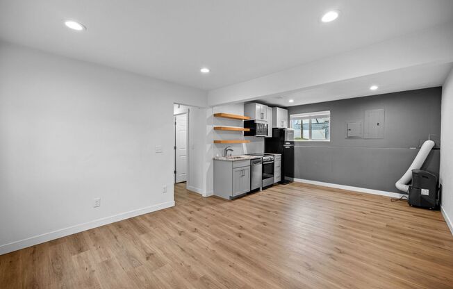 818/820 S. Collins Rd.