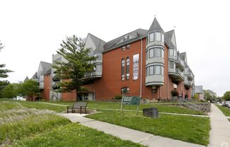 3 beds, 2 baths, $1,175, Unit Apt 214