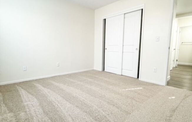 3 beds, 2 baths, 1,211 sqft, $2,090, Unit 1690-121