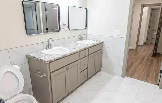 2 EMERALD CT