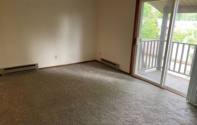 2 beds, 1 bath, 700 sqft, $895, Unit Apt 208