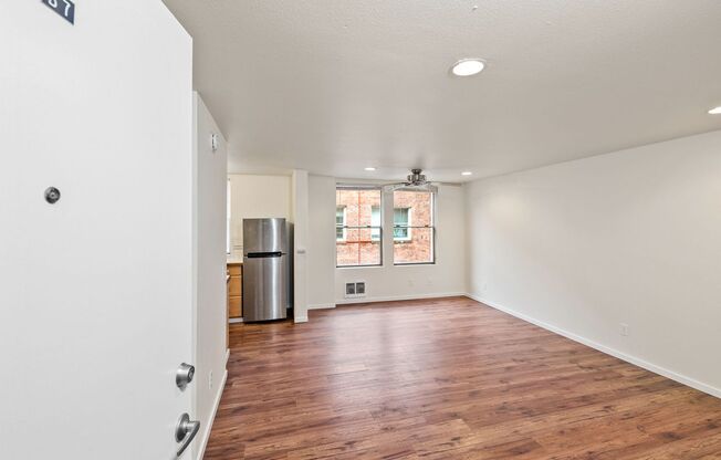 Studio, 1 bath, 400 sqft, $1,195, Unit B07