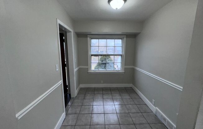 3 beds, 1 bath, $1,100