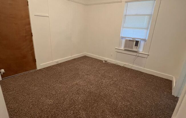 2 beds, 1 bath, $1,595