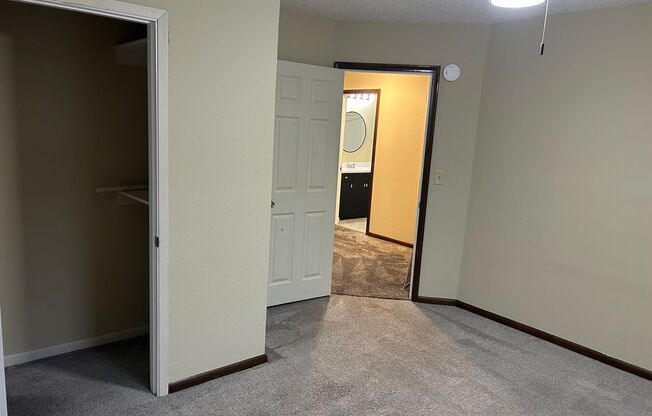 3 beds, 1 bath, $1,500, Unit 1013 A