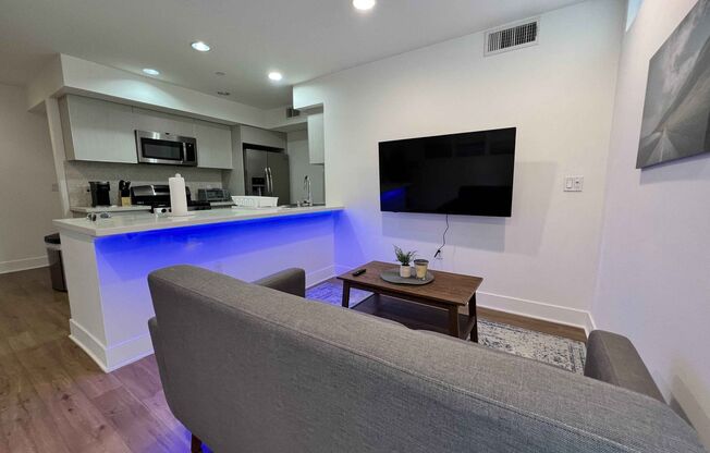 4 beds, 3 baths, 120 sqft, $1,600, Unit 109 - Signature - 2