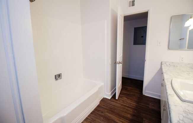 1 bed, 1 bath, 800 sqft, $1,295, Unit 08