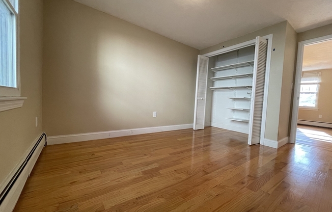 3 beds, 1 bath, 1,288 sqft, $3,400, Unit 44