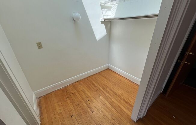 Studio, 1 bath, $795, Unit 17