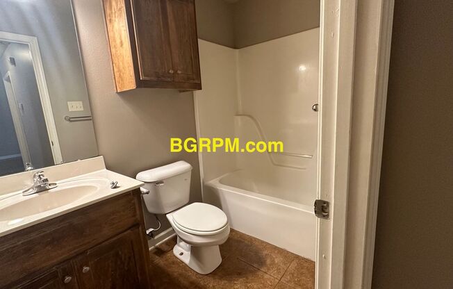 2 beds, 2 baths, 1,100 sqft, $925