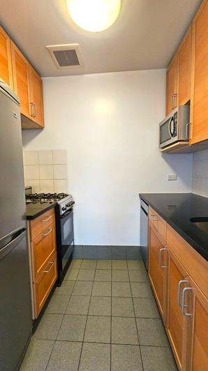 1 bed, 1 bath, $3,150, Unit 3-S