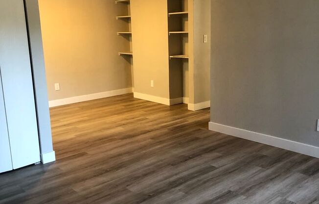 2 beds, 2 baths, 883 sqft, $1,210, Unit 215