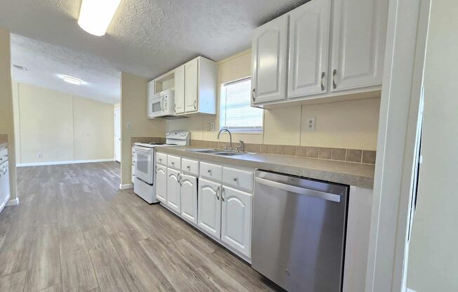 3 bed / 2 bath Winter Haven rental NOW available