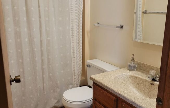 2 beds, 1 bath, $1,000, Unit #202