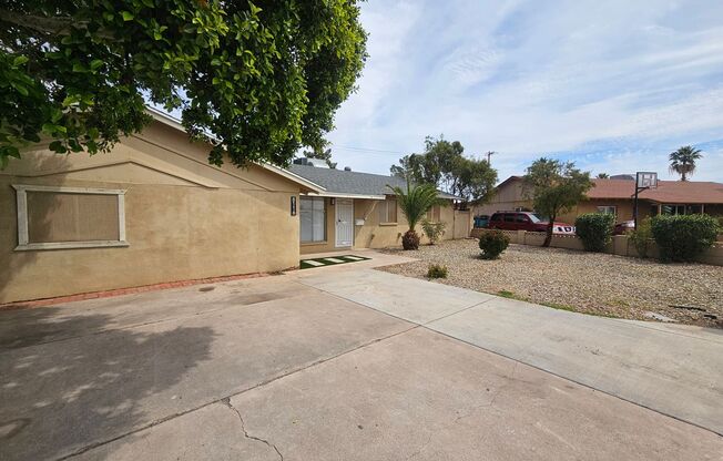 Scottsdale - 5 bedroom, 3 bath - Remodeled - No HOA