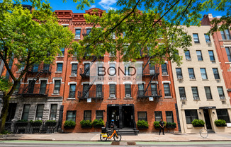 438 W 52nd St