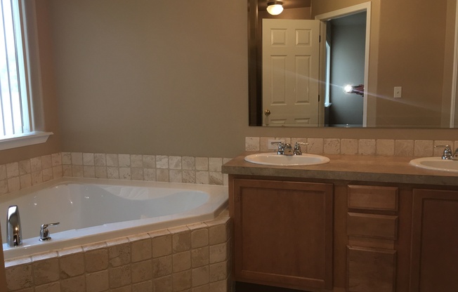 3 beds, 2 baths, $2,095