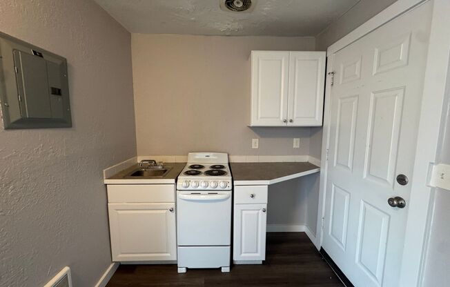 Studio, 1 bath, 600 sqft, $795, Unit 6